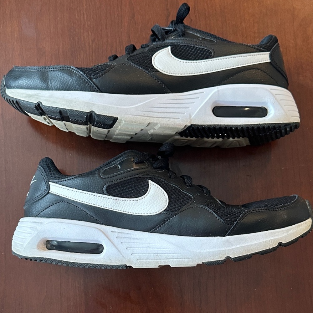 Nike Men's Black and White Air Max SC Sneakers